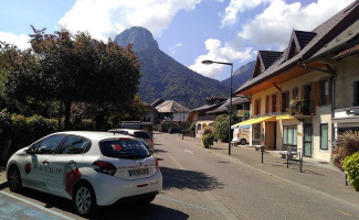 Café Des 4 Chemins outside