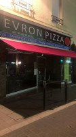 Evron Pizza outside