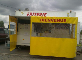 La Frite Doree outside