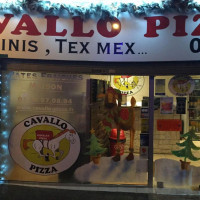 Cavallo Pizza outside