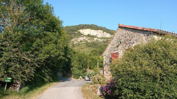 Ferme Auberge De Quiers outside