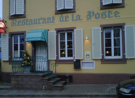 De La Poste outside