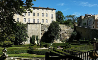 La Castellane outside