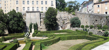 La Castellane outside