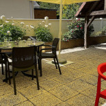 Le P'tit Cardinal outside