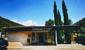 L'ardoise De Tony outside