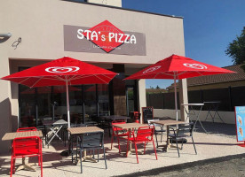 Sta's Pizza outside