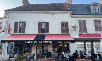 Cafe De La Poste outside