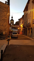 Café De La Mairie outside