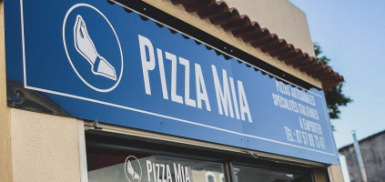 Pizza Mia outside