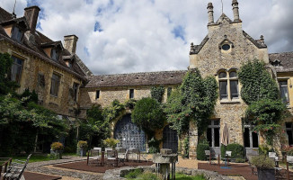 L'abbaye Des Vaux De Cernay outside