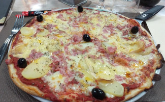 Pizzeria la Sicilia food