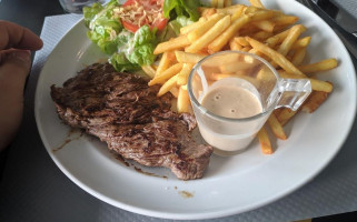 Monument Café L'hélice Du Musée De L'air (uniquement Pour Les Visiteurs) food