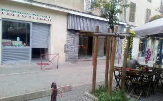 Peppo's Pizza outside