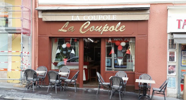 La Coupole outside