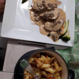 Pres De Chez Nous food