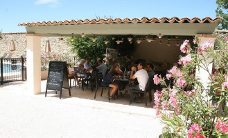 Le Grill De La Bastide outside