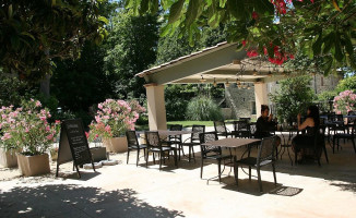 Le Grill De La Bastide outside