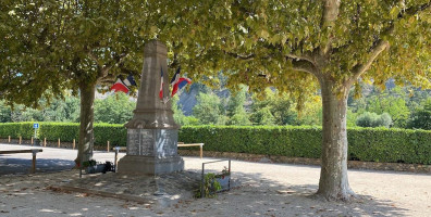 L’auberge De L’ouveze Benjamin Doucet outside