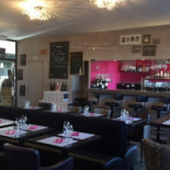 La Cave des Tontons Dentro