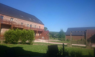 Les Lavandieres outside