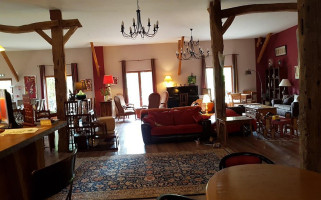 Les Lavandieres inside