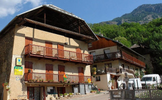 Le Relais Des Vaudois outside