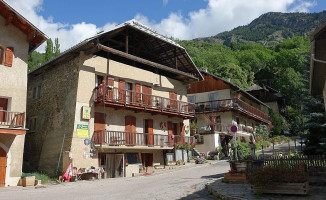 Le Relais Des Vaudois outside