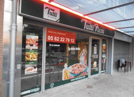 Tutti Pizza Grenade outside