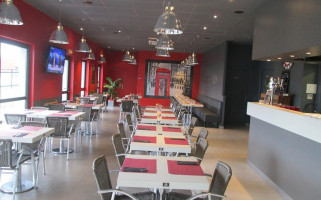 Le Pti' Resto inside