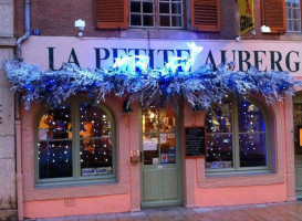 La Petite Auberge outside