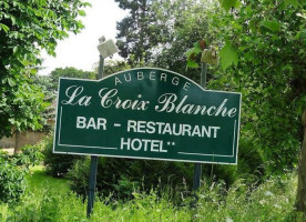 L'Auberge de la Croix Blanche outside