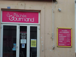 O Peches Gourmand outside