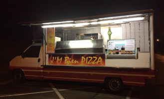 Jm Bien Pizza outside