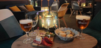 Le Comptoir des Halles inside