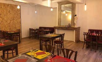 Pizzeria En Roue Libre inside