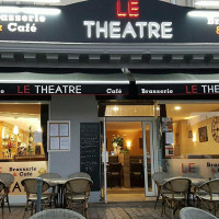 Le Café Du Théâtre outside