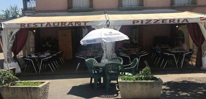 La Table Du Fossat outside