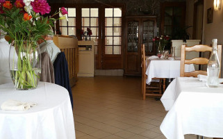 L'hosteria inside