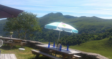 Le Buron Du Puy-mary outside