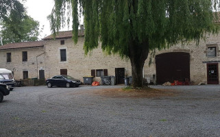 Le Moulin De Treneuillet outside