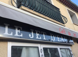 Cafe Du Jet D'eau outside