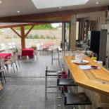 Lounge Bar Restaurant. Dentro