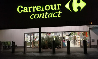 Carrefour Contact outside