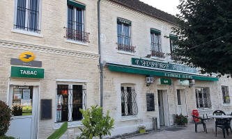 L’auberge Fleurie outside