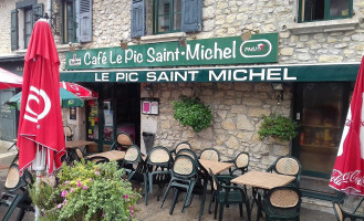 Le Pic Saint Michel outside