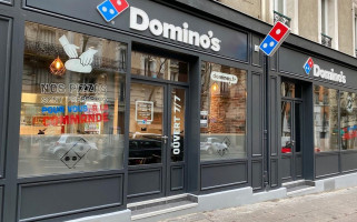 Domino's Pizza outside