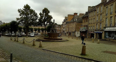 The Red Rabbit Guingamp outside