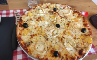 Pizza Saint Sauveur food