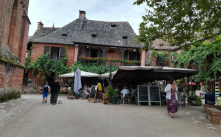 Auberge Le Prieuré outside